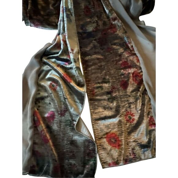 Fantazia Women's Velvet Mixed Media Long Sleeve Blouse W/ Scarf Green Medium - Picture 7 of 7